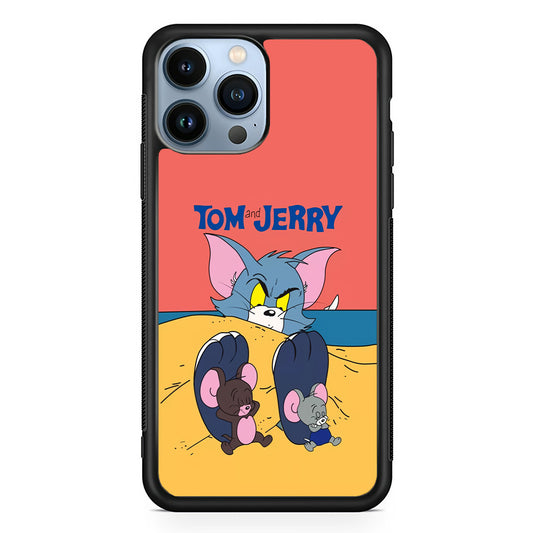 Tom and Jerry Enjoy at The Beach iPhone 13 Pro Max Case