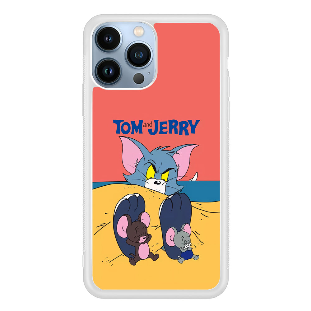 Tom and Jerry Enjoy at The Beach iPhone 13 Pro Max Case