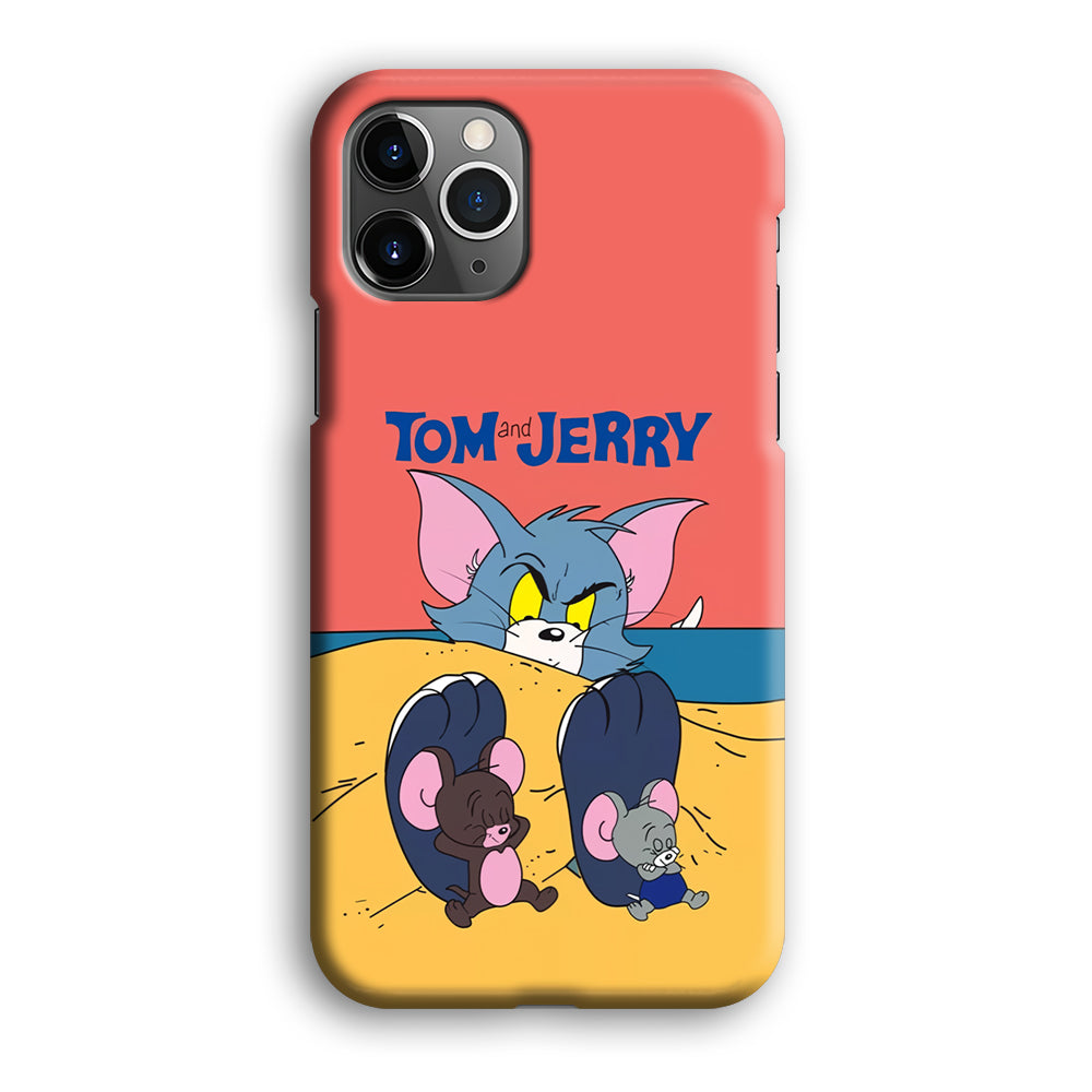 Tom and Jerry Enjoy at The Beach iPhone 12 Pro Max Case