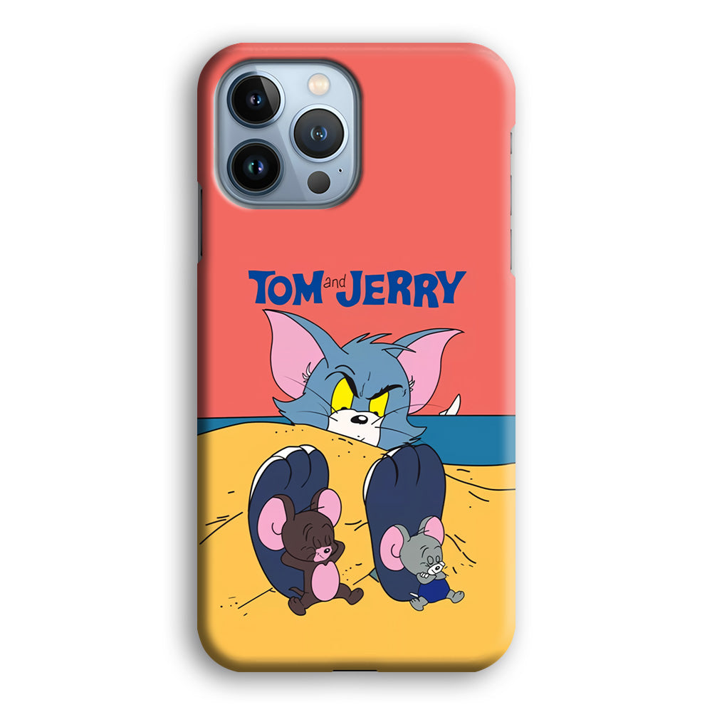 Tom and Jerry Enjoy at The Beach iPhone 13 Pro Case